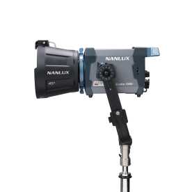 Preview: NANLUX Evoke 150C, RGBW LED Studio-Leuchte m. 150W / 1.000 K - 20.000 K CCT-Bereich mit G/M +/- 200 Anpassung
