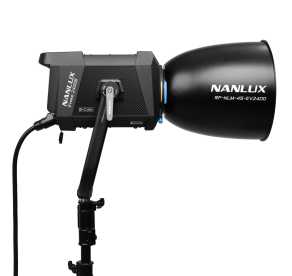 Preview: NANLUX Evoke 2400B ST-Kit Bi-Color LED COB Studio-Scheinwerfer 2700K - 6500K, Trolley Case Kit