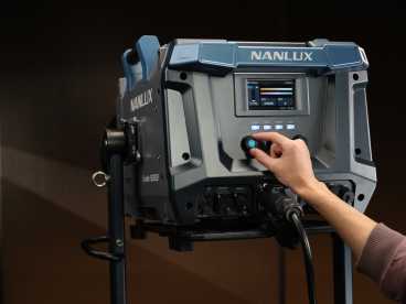 NANLUX Evoke 5000B, 5000 W Bi-Color LED Spotlight CCT Leuchte
