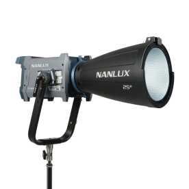 NANLUX Evoke 600C, RGBW LED Studio-Leuchte m. 600W / 1.000 K - 20.000 K CCT-Bereich mit G/M +/- 200 Anpassung