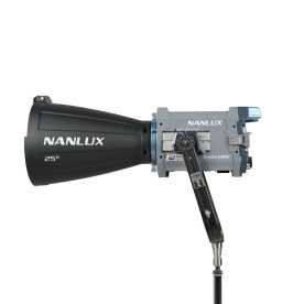 Preview: NANLUX Evoke 600C, RGBW LED Studio-Leuchte m. 600W / 1.000 K - 20.000 K CCT-Bereich mit G/M +/- 200 Anpassung
