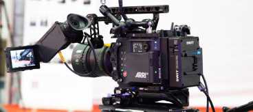 Preview: Swit KA-B30B, Hohe Belastbarkeit mit 2x D-Tap Out Hot-Swap-Platte für 28-V-B-Mount-Batterien an B-Mount-Geräte