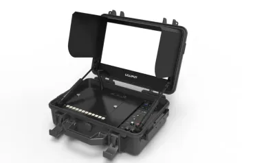 AVMATRIX PM1250, 12,5" LCD-Videomonitor 4K im Flight Case, V-Mount Akkuplatte