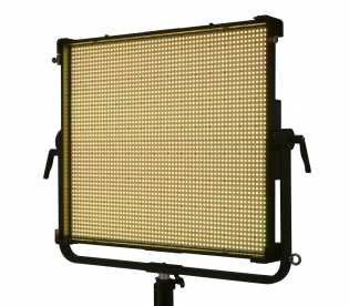 NANLUX Dyno 1200C, Flächenleuchte RGBWW LED, 2.700 K - 20.000 K, 5.596 Lux @ 3m (5.600 K)