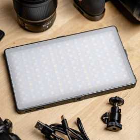 Newell RGB-W Rangha Max LED, kompakt, 18,5 W Leistung, vollständiger RGB-Farbraum, intergrierter Akku