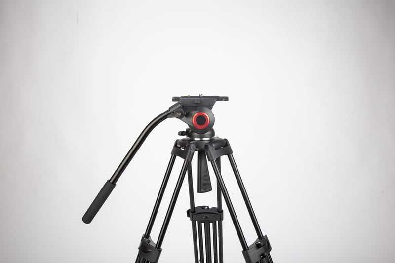 Swit TOWER100, Aluminum Camera Tripod KIT, TH100A Fluid Video Head, Mid-level Spreader, 10kg Payload, Soft Bag