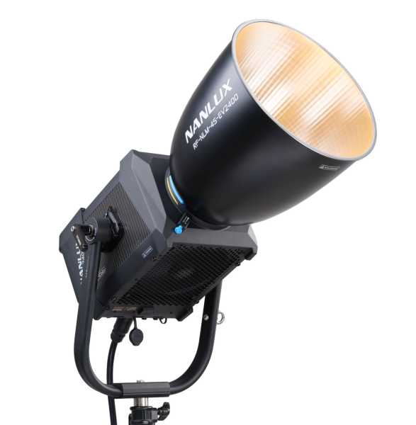 NANLUX Evoke 2400B ST-Kit Bi-Color LED COB Studio-Scheinwerfer 2700K - 6500K, Trolley Case Kit