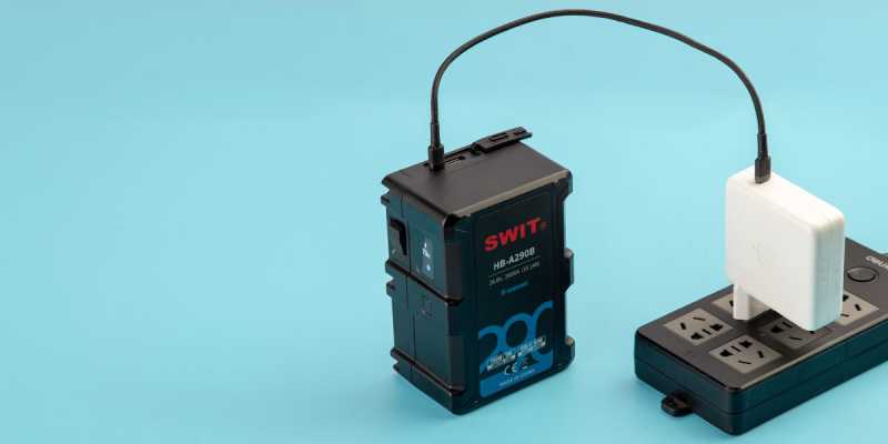 Swit HB-A290B | 290Wh Battery with 28V B-Mount, 16V D-tap and USB-C/USB-A, also ideal for long term use or high power draw lights Swit HB-A290B | 290Wh Battery with 28V B-Mount, 16V D-tap and USB-C/USB-A, also ideal for long term use or high power draw lights