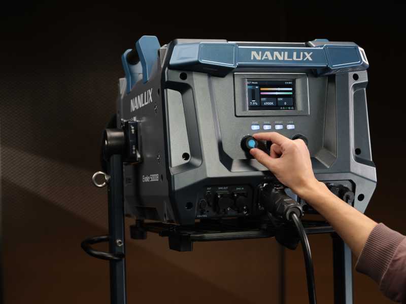 NANLUX Evoke 5000B, 5000 W Bi-Color LED Spotlight CCT Leuchte