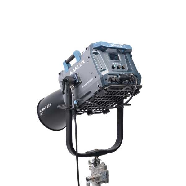 NANLUX Evoke 5000B, 5000 W Bi-Color LED Spotlight CCT Leuchte