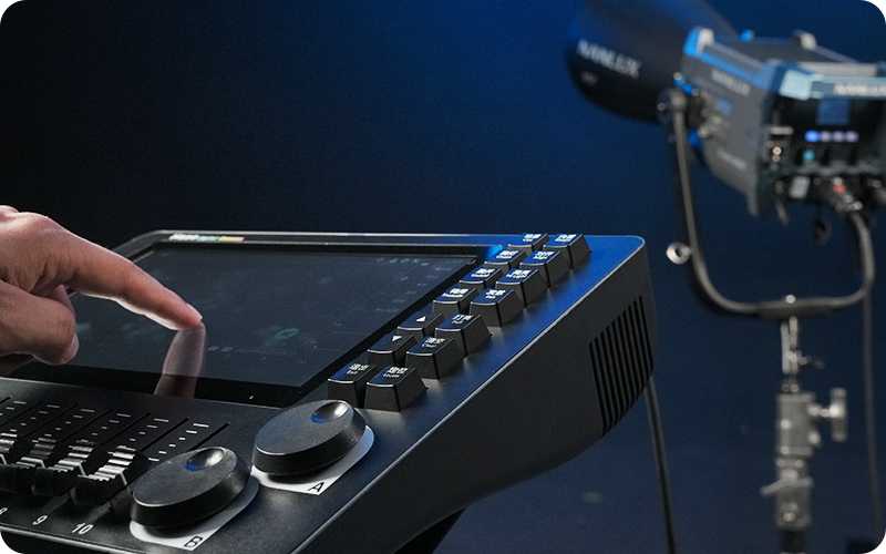 NANLUX Evoke 600C, RGBW LED Studio-Leuchte m. 600W / 1.000 K - 20.000 K CCT-Bereich mit G/M +/- 200 Anpassung