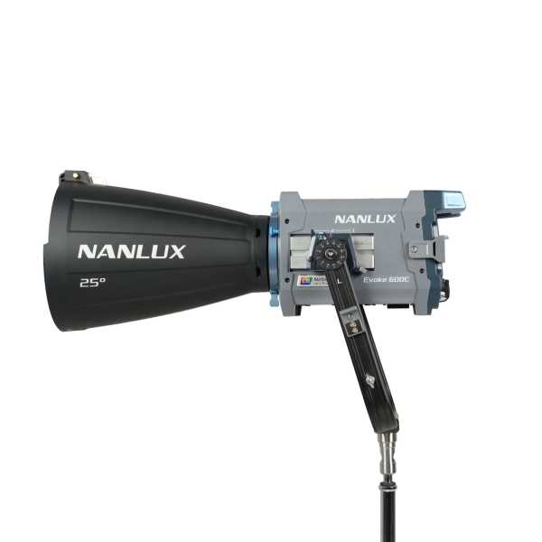NANLUX Evoke 600C, RGBW LED Studio-Leuchte m. 600W / 1.000 K - 20.000 K CCT-Bereich mit G/M +/- 200 Anpassung