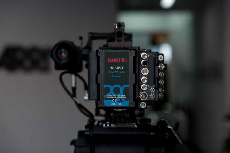 Swit HB-A290B | 290Wh Battery with 28V B-Mount, 16V D-tap and USB-C/USB-A, also ideal for long term use or high power draw lights Swit HB-A290B | 290Wh Battery with 28V B-Mount, 16V D-tap and USB-C/USB-A, also ideal for long term use or high power draw lights