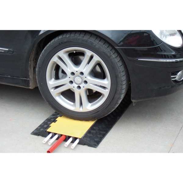 Mark MPC110 Kabelbrücke, 1m, In / Outdoor nutzbar, Klappbarer Deckel, bis 3,1 Tonnen, gelb, Anti-Rutsch Oberfläche, Gummifüße, 5 Kabelkanäle