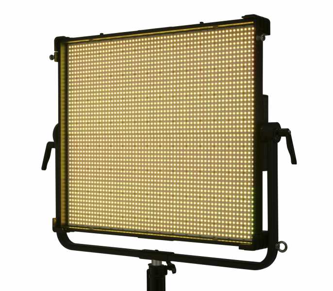 NANLUX Dyno 1200C, Flächenleuchte RGBWW LED, 2.700 K - 20.000 K, 5.596 Lux @ 3m (5.600 K)