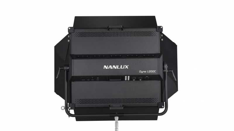 NANLUX Dyno 1200C, Flächenleuchte RGBWW LED, 2.700 K - 20.000 K, 5.596 Lux @ 3m (5.600 K)