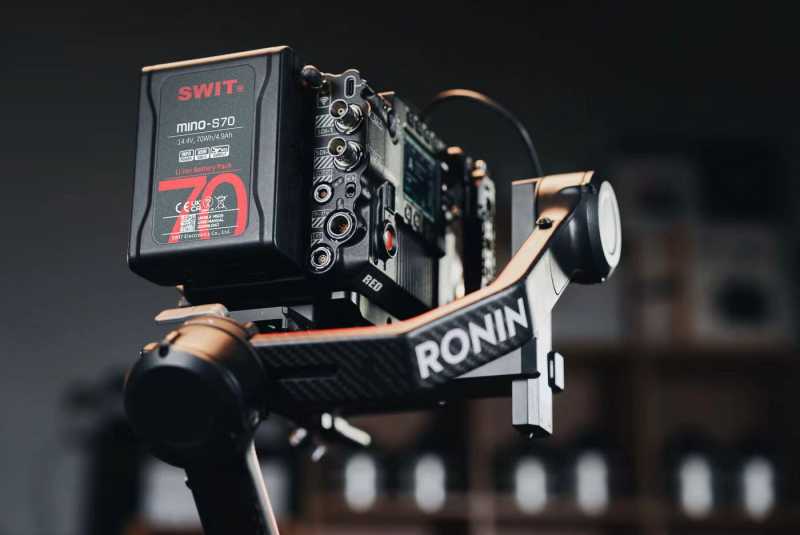 SWIT Mino-S70 super-small-size V-Mount Li-Ion Akku 70Wh 14,4V 4,9Ah mit D-Tap USB-A 5V/2A, USB-C 35W input & 65W output