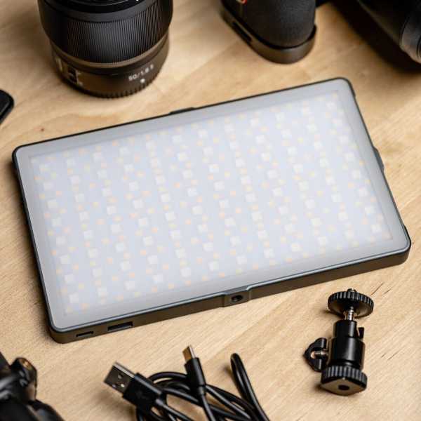 Newell RGB-W Rangha Max LED, kompakt, 18,5 W Leistung, vollständiger RGB-Farbraum, intergrierter Akku